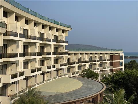 太陽光発電ガラスの柵①